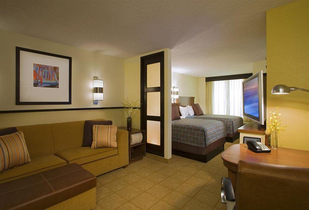 Hyatt Place Topeka Bilik gambar